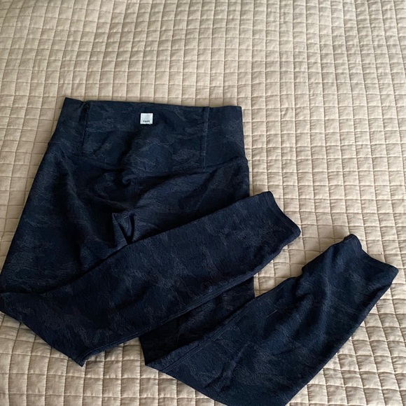 Vuori yoga Leggings Black - Gray light camo print - Picture 3 of 3